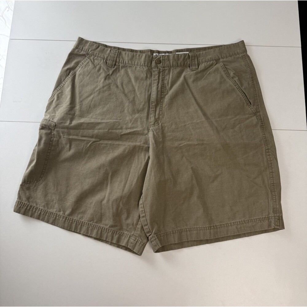 Columbia Sportswear mens cargo shorts size 42 cotton Dark Green khaki Zippered